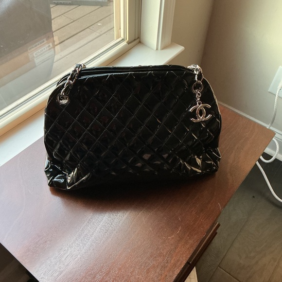 CHANEL Black Patent Quilted Shoulder Bag - Picture 1 of 11